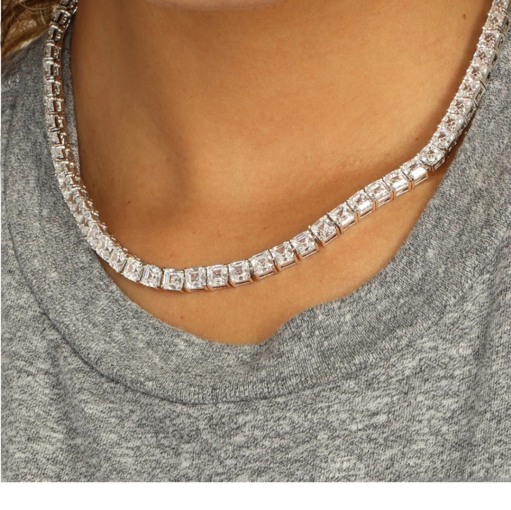 Womens Brand New Melinda Maria Queens Necklace